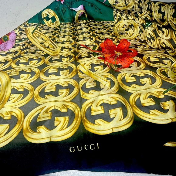 Gucci Black and Gold Logo Scarf 34x34 NWT - Picture 5 of 7